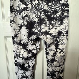 lululemon athletica Wunder Under high rise tight leggings size 12 black white